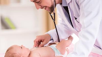 婴儿发烧症状都有哪些？什么原因会导致婴儿发烧？