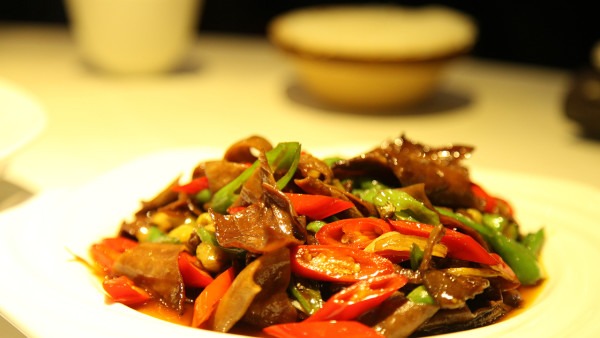 东北菜的份量惊人 吃的太多真的会把身体撑坏吗？