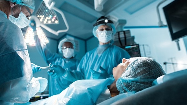 美国首例机器人肝脏移植手术成功 微创机器人手术的优势扩展到了肝脏移植领域