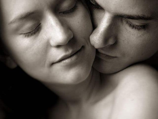 床吻戲如何進行 以下技巧幫助讓你吻得更舒暢