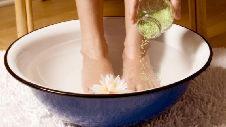春季脚气高发用什么泡脚可以除臭？