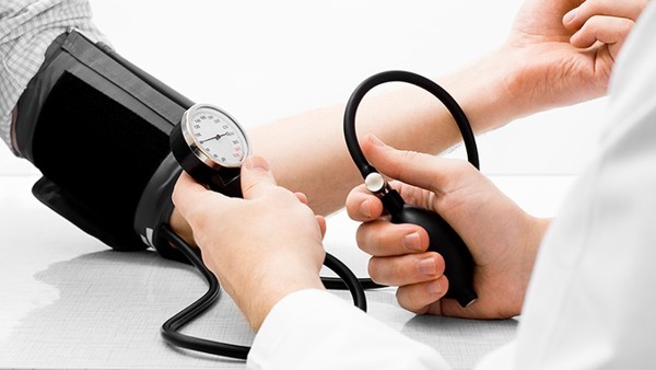 血压140mmHg的患者平时要注意什么