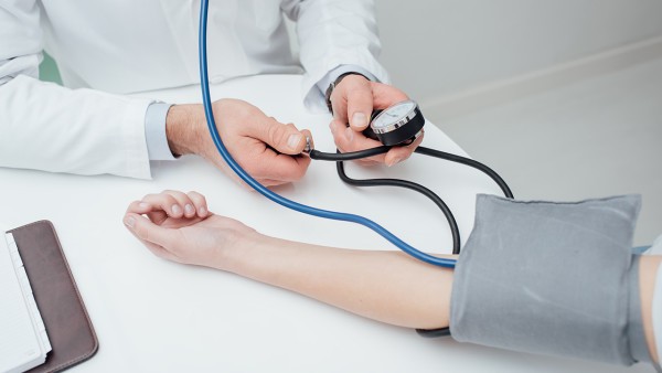 低血压、发烧可能是什么病