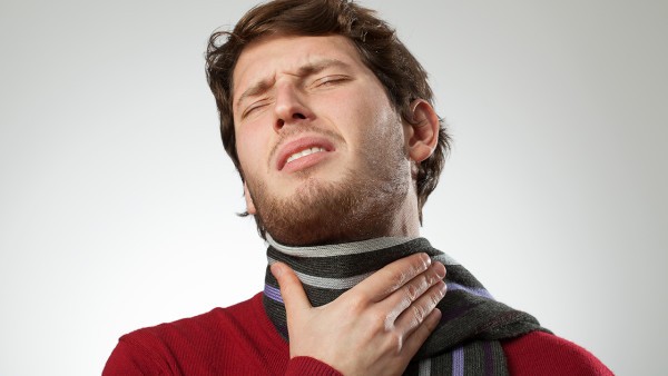 咽炎发作喉咙特别痒怎么回事，怎么办