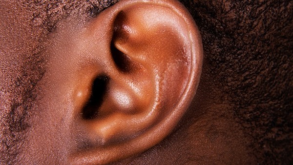 耳朵被打后听力弱怎么回事，怎么办