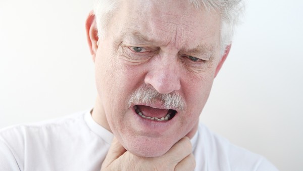 喉咙老是干涩发痒怎么回事，怎么办