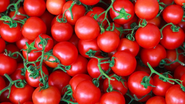 胆固醇最怕的三种水果，西红柿有什么功效