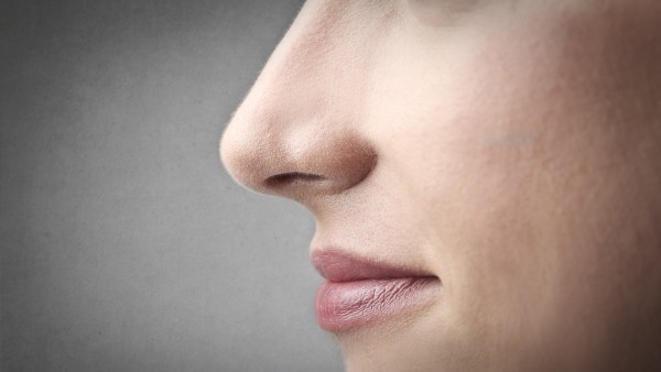 红霉素眼膏涂鼻子治疗鼻炎的正确方法是什么