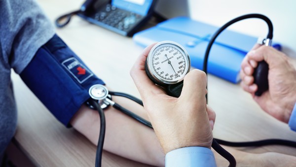 平时血压不高，体检时紧张血压高怎么办