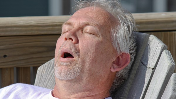 睡觉舌根后坠堵住呼吸原因是什么