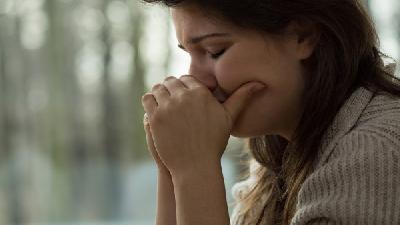 晚上有些失眠，白天精神不佳是贫血吗？