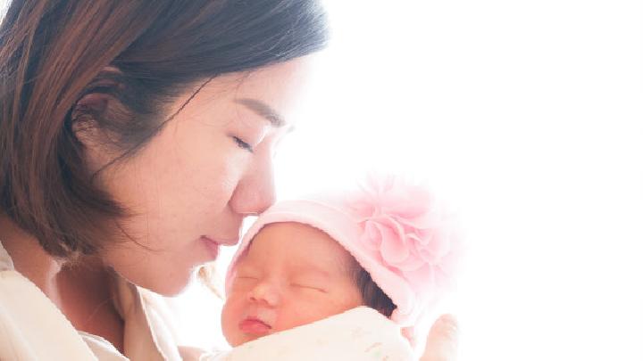 喂奶期乳房出现异常应如何处理？