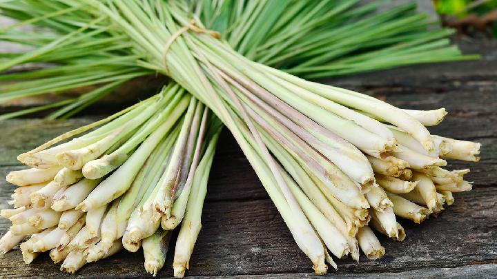 冬季養(yǎng)生重補腎 推薦栗子白菜湯