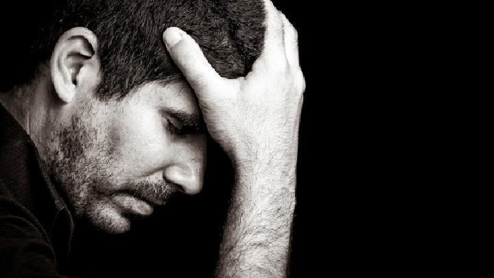 如何改善头发出油 什么原因导致出油的呢