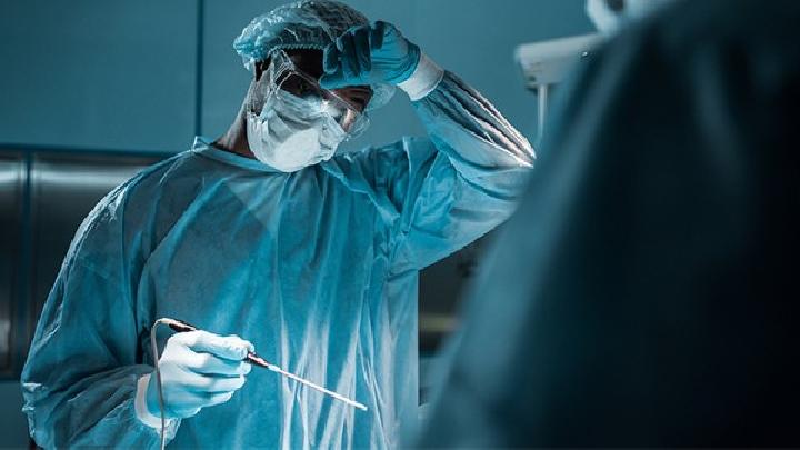 做隆胸手术选对季节很关键