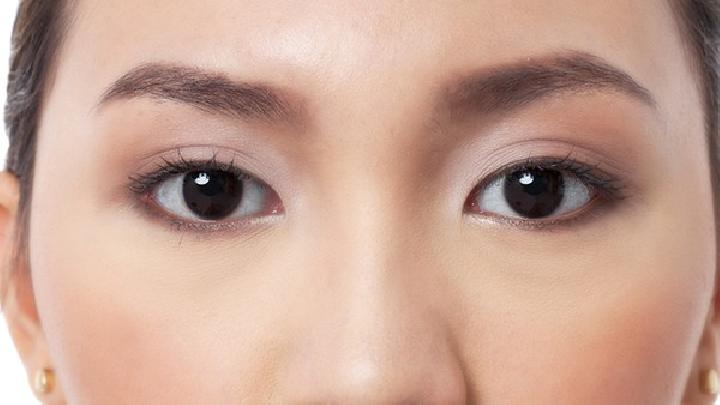 女子為求一雙“電眼”整形反被破相