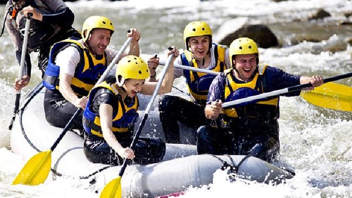 白领男士运动减肥 上班路途燃脂小动作