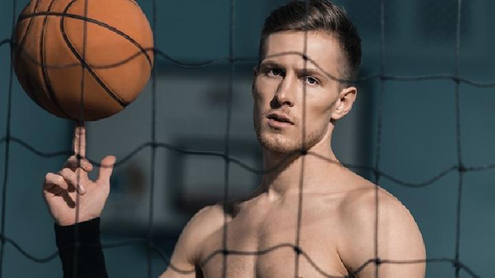 白领男士运动减肥 上班路途燃脂小动作