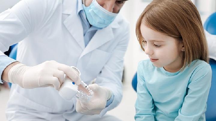 8歲孩子嘴角一片白是什么原因