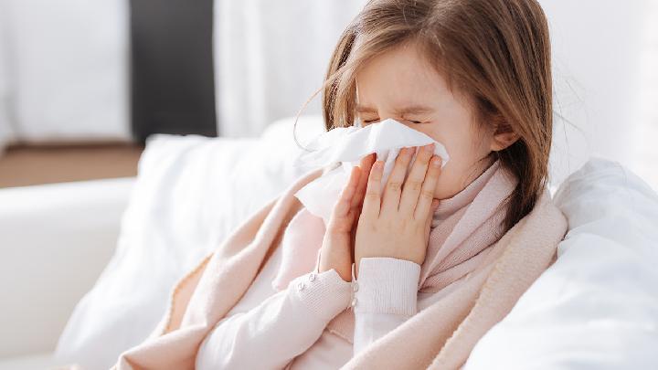 小孩手心腳心、額頭發(fā)熱是怎么回事