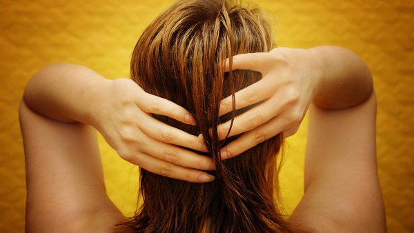 分析油性头发会掉发吗 头发油怎么办?