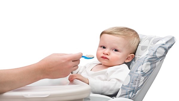 婴幼儿感冒时该怎么办呢?