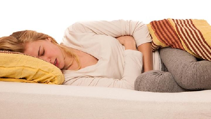 女性盆腔炎的症状表现有什么？