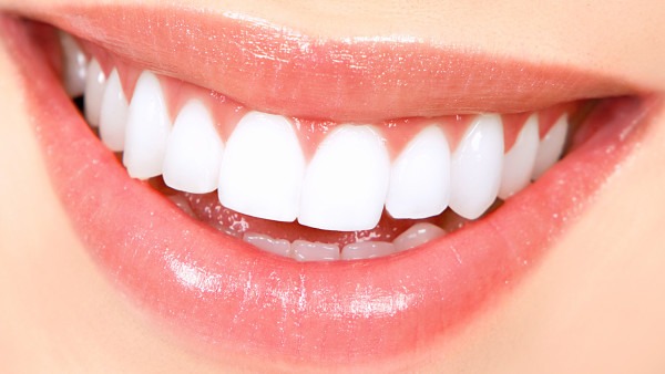 牙齿黄怎么快速变白？揭秘三种有助于牙齿美白的方法