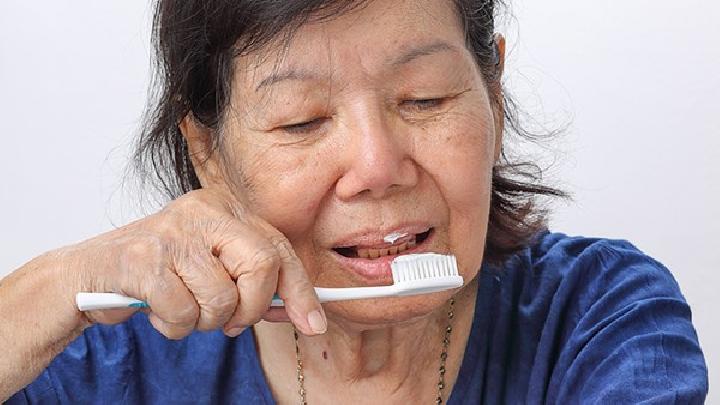 七個美白牙齒的方法 牙黃的人趕緊看看