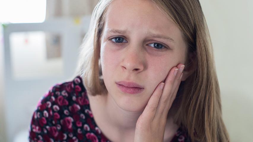 小孩过敏性鼻炎引起的咳嗽怎么治