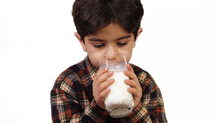 全脂牛奶会发胖吗，揭秘全脂牛奶的三大作用
