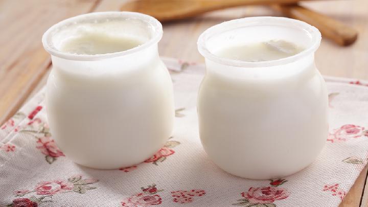 晚上喝酸奶能美白吗？
