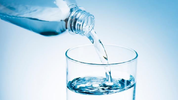 为什么喝水也会胖，专家解析喝水长胖的四个原因