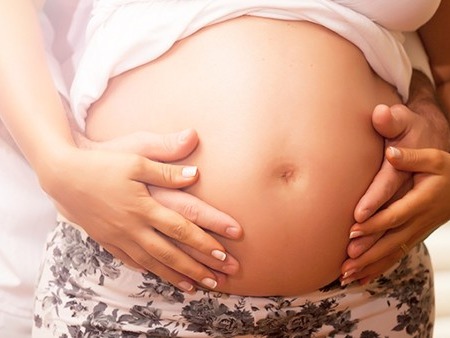 怀孕后，肚子里的宝宝也在努力“守护”妈妈，看完想生娃了