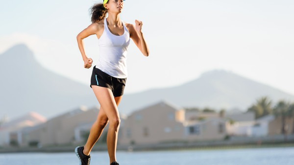大胸女生跑步，如何优雅地减少胸部振动？
