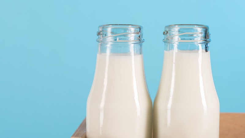 牛奶选购秘籍：避开这三个字，再便宜也不上当！