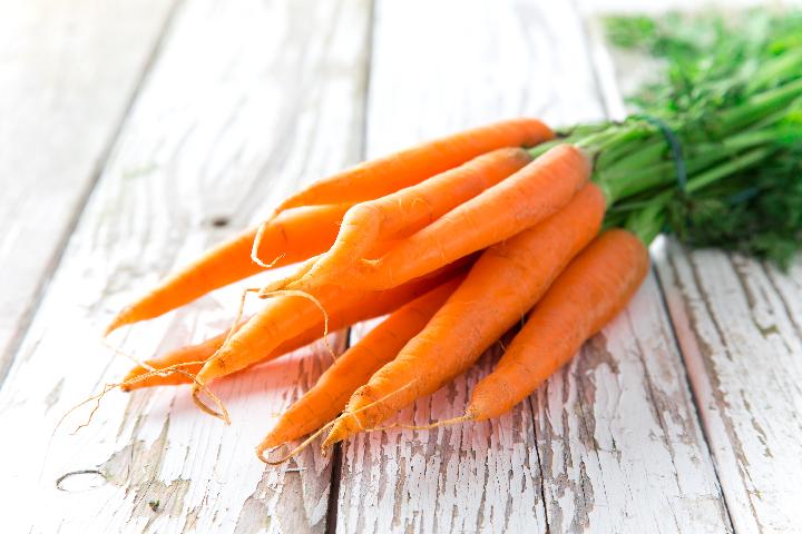胡萝卜菠菜粥——保护视力增强食欲