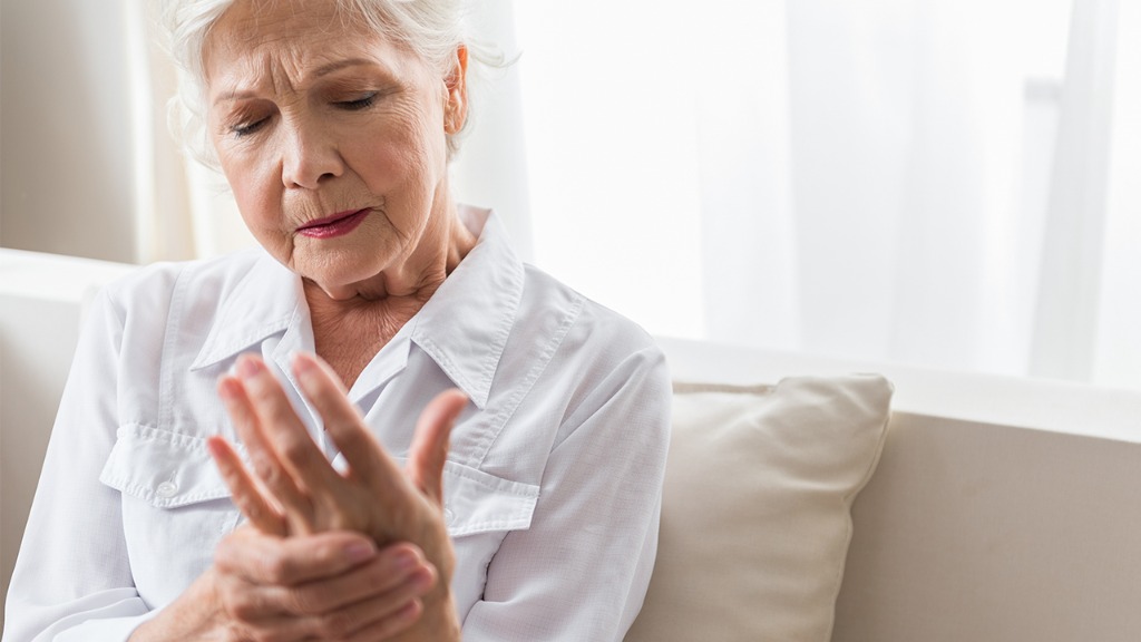 体内有癌，手指知道？提醒：手部若有3个异样，或是肿瘤侵袭了