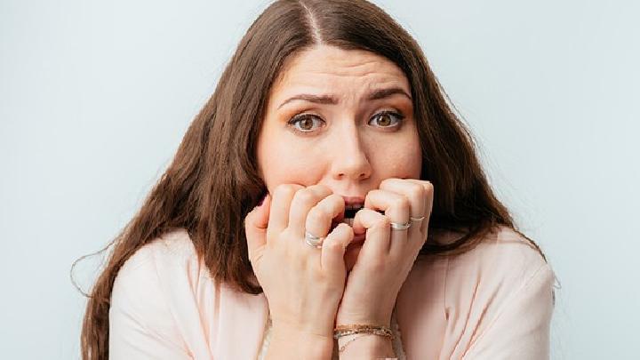 婚姻中的'幽閉恐懼':妻子的管制如何讓丈夫感到被囚禁