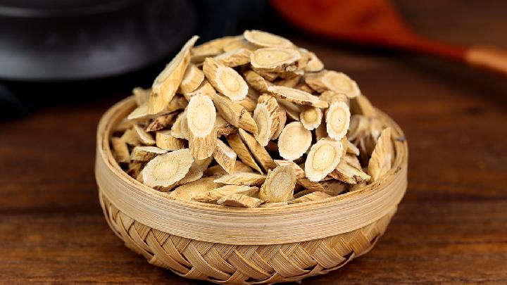 黄芪泡水喝竟有6个害处