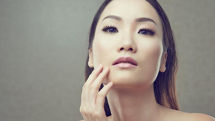 孩子脸上有一块一块的白是怎么回事
