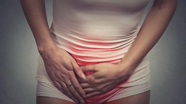 女性小肚子跟腰一起疼白帶異常是怎么回事