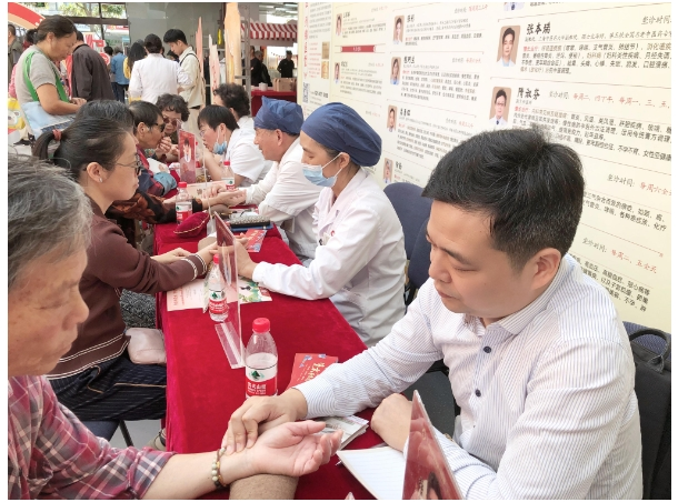重阳节里话膏方，市民齐聚锦医堂体验中医养生之道