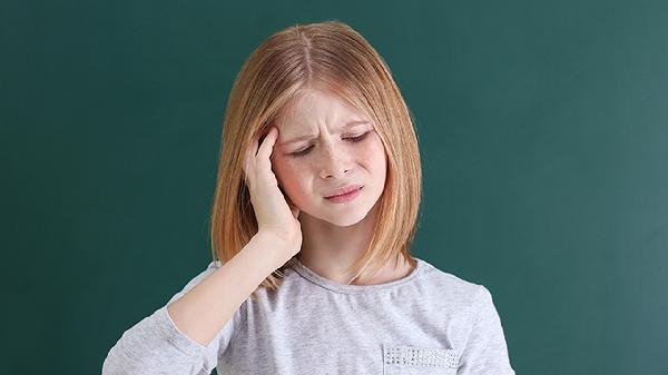 10岁女孩掉头发正常吗