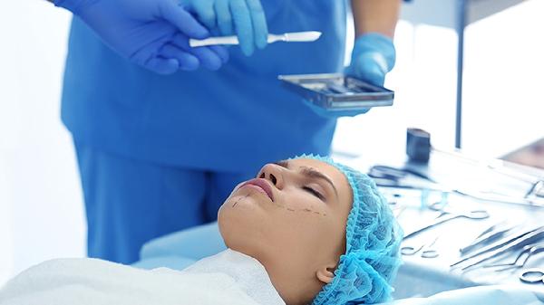 嘴角肌肉跳动能注射肉毒素来改善吗?