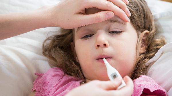幼儿急疹体温升高，能不能吃退烧药？