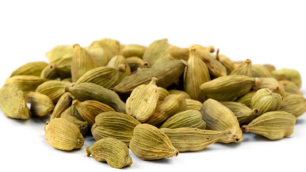 白豆蔻就是白蔻仁吗