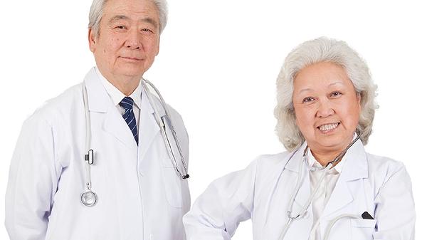85岁老人骨折了怎么办