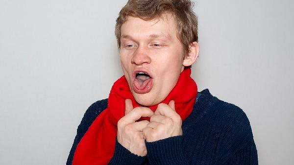 男人喉结不明显正常吗
