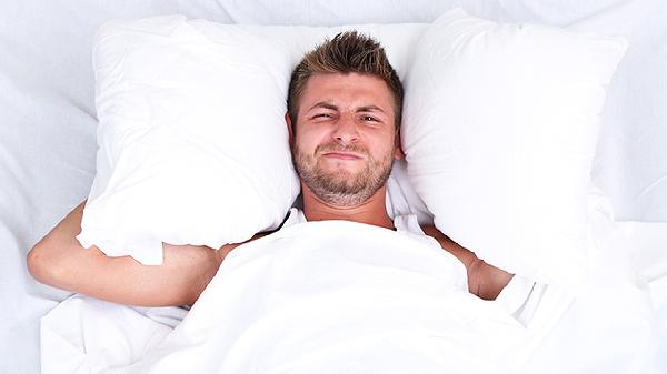 人失眠睡不着是什么原因？医生告诉你